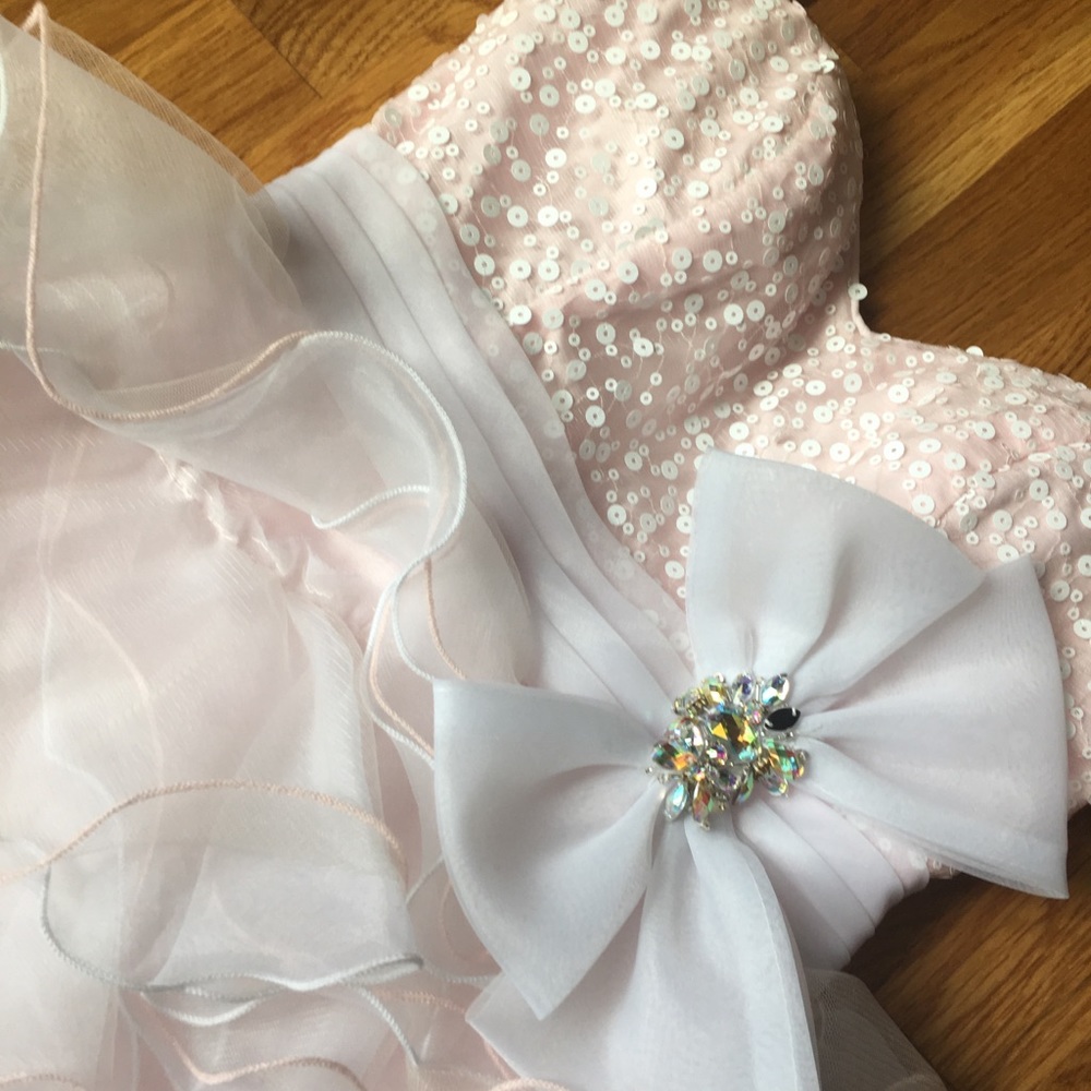 Prom Dress. - Picture 6 of 8